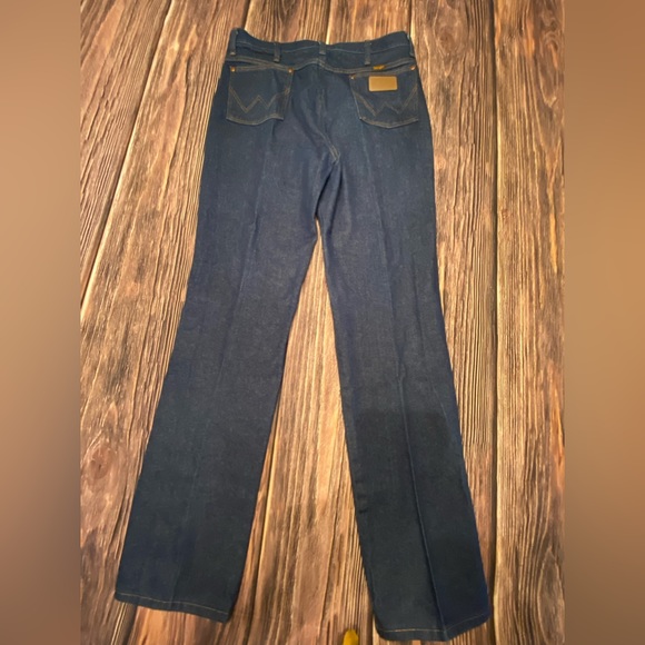 Slim Fit 36x36 Men’s Wrangler 936DEN. Like New. Has been starched. Has creases. - Picture 3 of 10